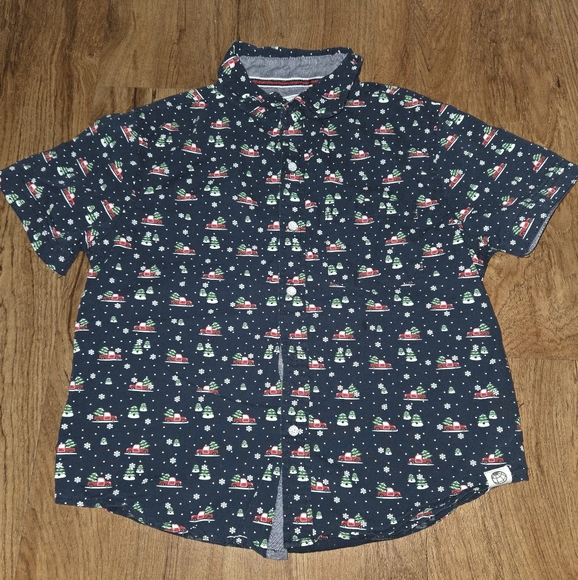 Free Planet Boys 7 Short Sleeve Button Up Christmas Shirt Red Truck Tree - Picture 1 of 3